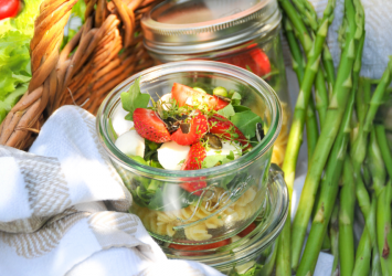 Frühlingshafter Nudelsalat