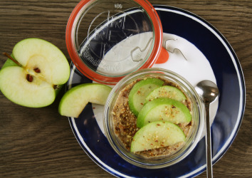 Porridge mit Honig, Zimt und Apfel